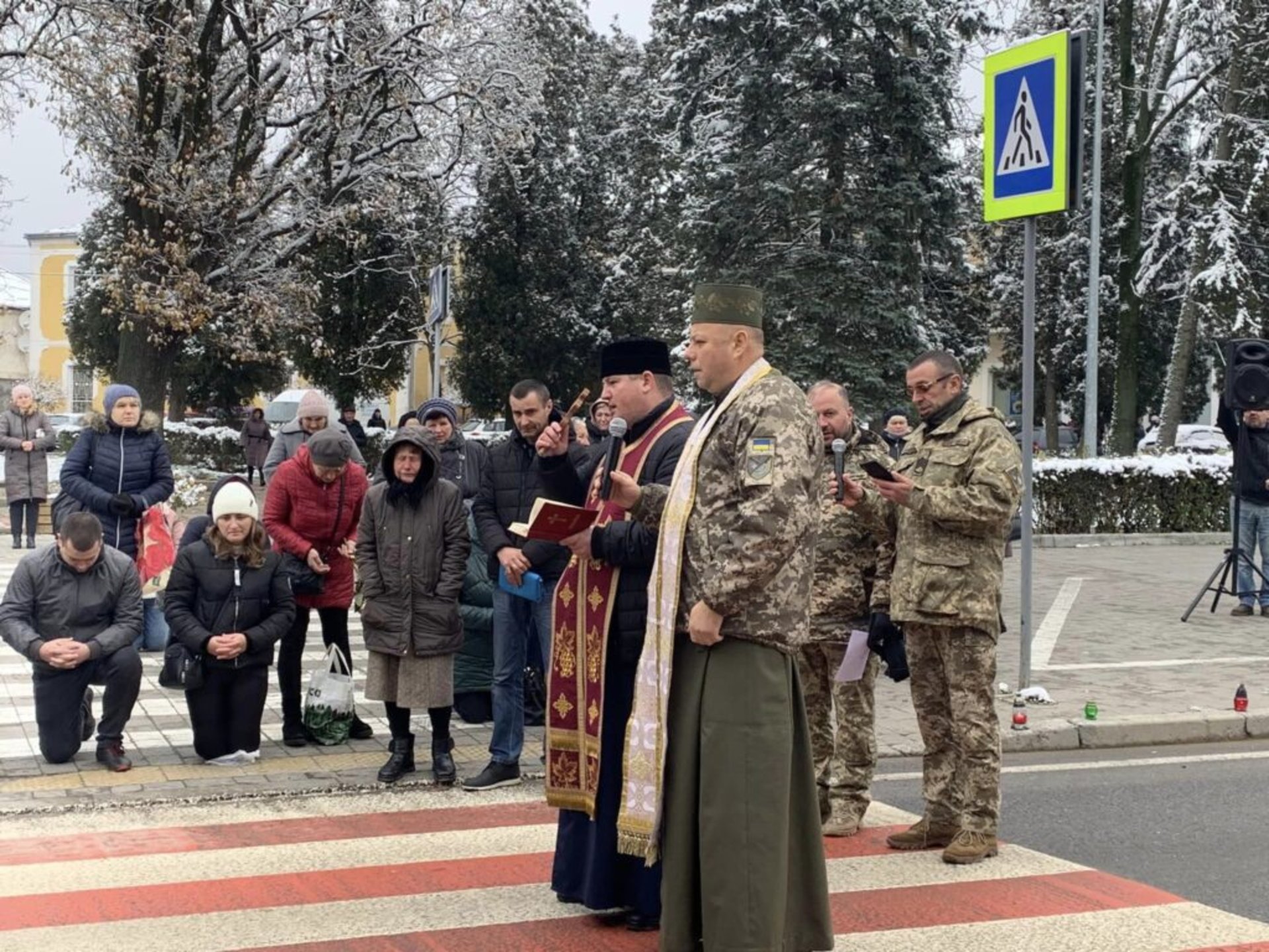 Львівщина навколішки зустріла тіло Героя України