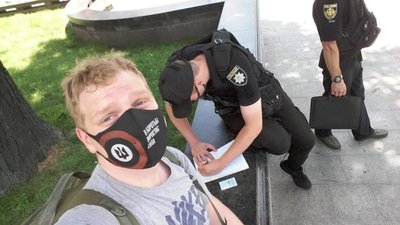 У Львові поліція склала протокол на активістів за акцію проти Зеленського (ФОТО)