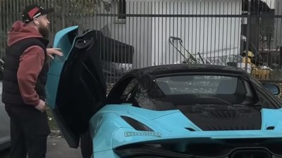 У Львові елітний автомобіль потрапив у аварію