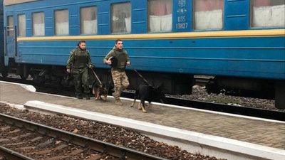 Поїзд з Одеси до Львова затримали майже на годину через повідомлення про вибухівку
