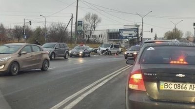 У Львові на Пасічній не розминулись автомобілі (ФОТО)