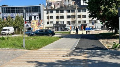 У Львові у спальному районі просять встановити улюблені стовпчики Садового