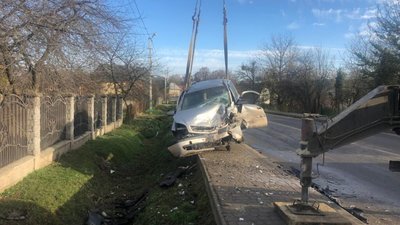 У Львівській області під час аварії травмувались троє осіб (ФОТО)