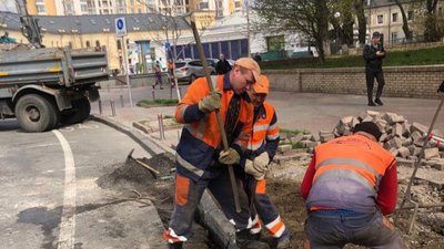 На Арсенальній площі будують наземний перехід (ФОТО)