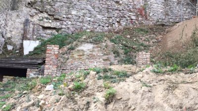 У замку Західної України відкопали мусульманську мечеть (ФОТО)