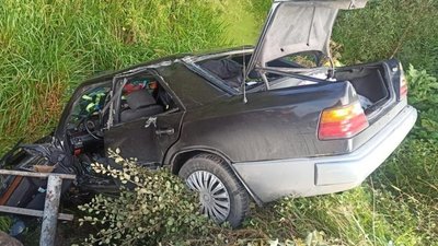 У Яворівському районі автомобіль злетів з дороги (ФОТО)