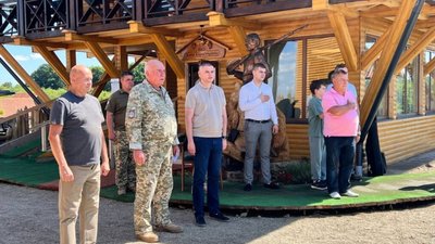 Автоспортсмени Львівщини надали автівку для військових з Дрогобиччини