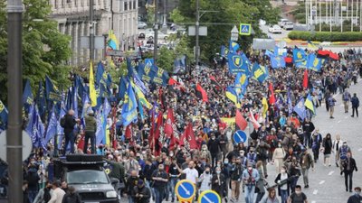 У Києві 3 тисячі осіб пікетують Офіс Зеленського (ФОТО)