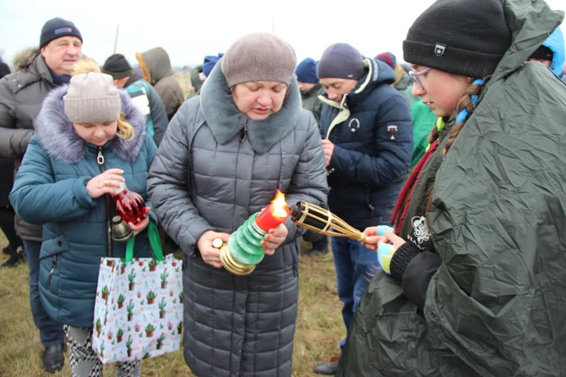 У Нижанковичах польські скаути передали українським пластунам Вифлеємський вогонь. Фото Михайло Гичка