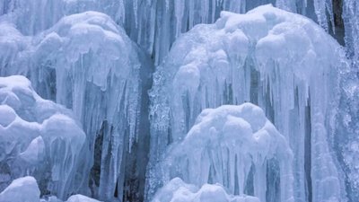 На Івано-Франківщині замерз водоспад (ФОТО)