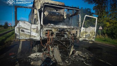 На Львівщині згорів вантажний автомобіль
