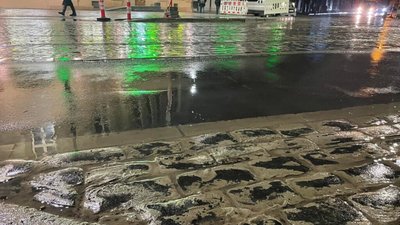 У Львові на відремонтованій вулиці Степана Бандери утворились калюжі (ФОТО)