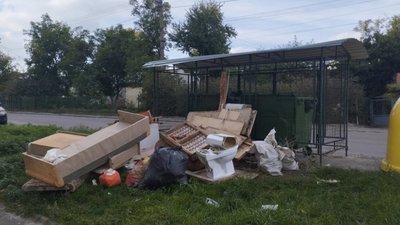 У Львові утворилось стихійне сміттєзвалище