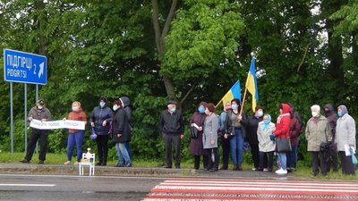 У Бродівському районі перекрили трасу Київ-Чоп (ФОТО)