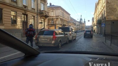 У центрі Львова зупинився рух трамваїв (ФОТО)