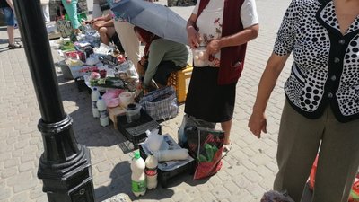 Влада Дрогобича закликає не купувати кишкові інфекції "з асфальту" (ФОТО)