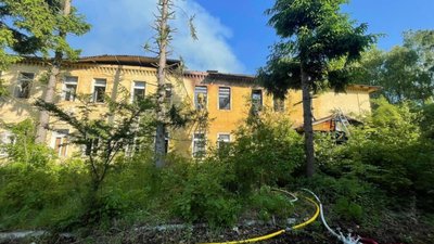 На Львівщині горіло приміщення на території колишньої військової частини (ФОТО)
