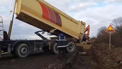 На Львівщині почалися дорожні роботи – рекордно рано через весняну погоду (ВІДЕО)