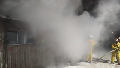 У Городку запобігли згоранню 2 торгових павільйонів (ФОТО)