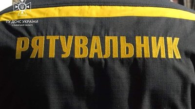 У Львові дитина застрягла у металевій решітці