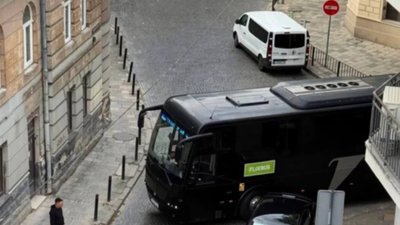 У центрі Львова застряг міжнародний автобус