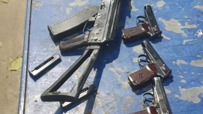 На Яворівщині у француза вилучили автомат і пістолети