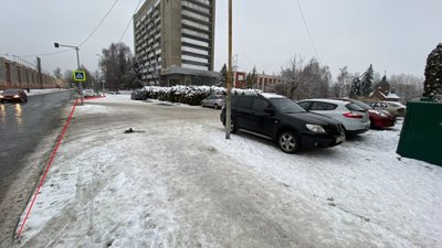 У Львові на тротуарі облаштували паркування (ФОТО)