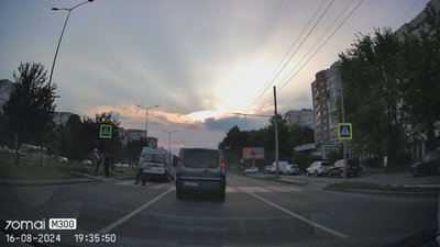 У Львові байкер збив хлопця на пішохідному переході (ФОТО)