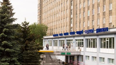 Поліція розслідує обставини загибелі чоловіка, який випав з вікна лікарні швидкої допомоги у Львові