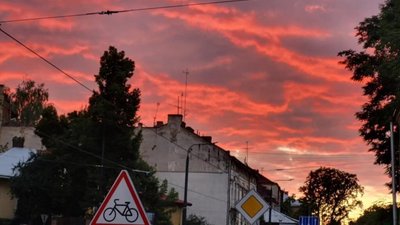 Червоне небо у Львові (фОТО)
