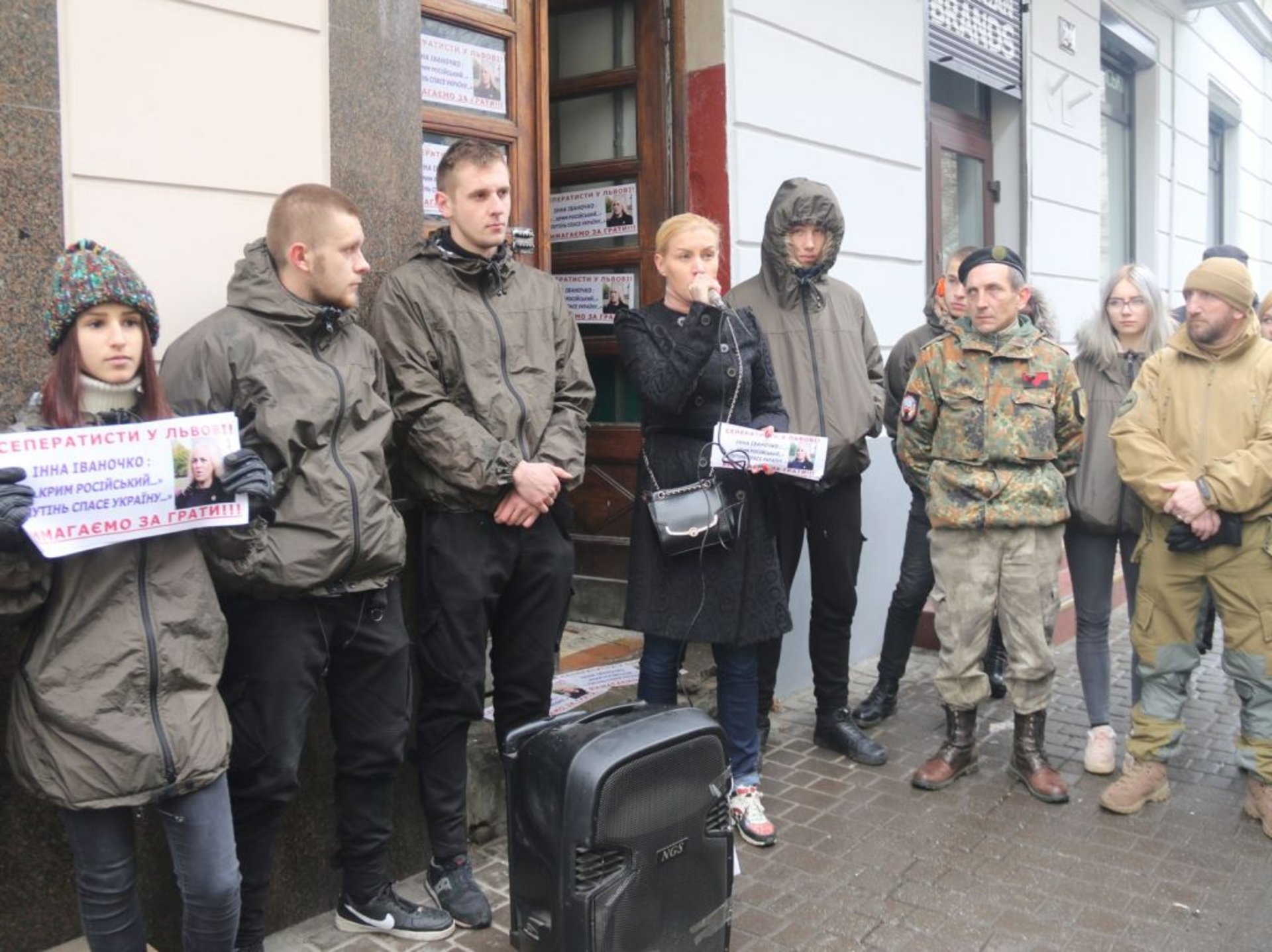 Акція активістів біля будинку Інни Іваночко