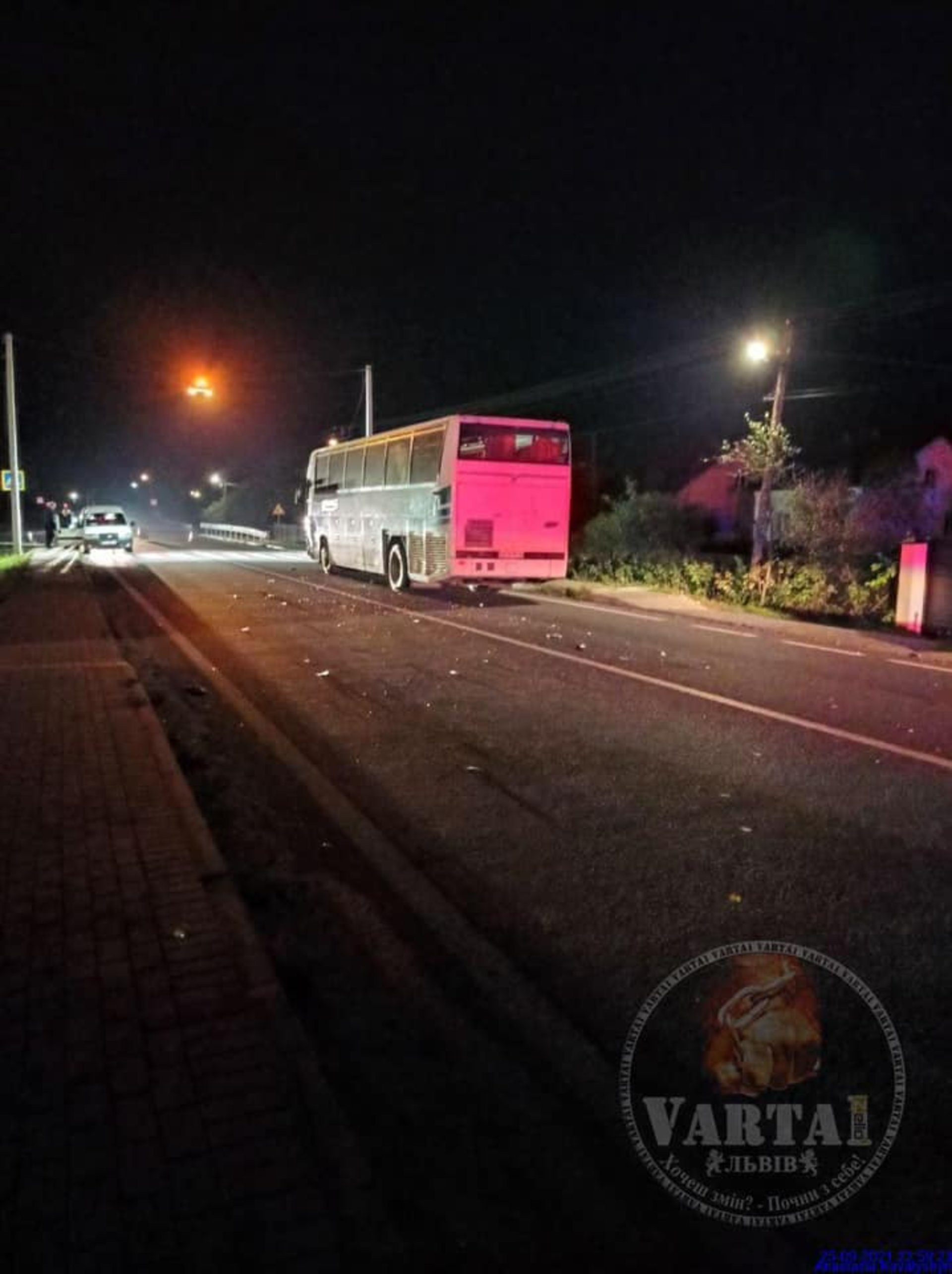 На Львівщині автобус не розминувся із трьома автомобілями