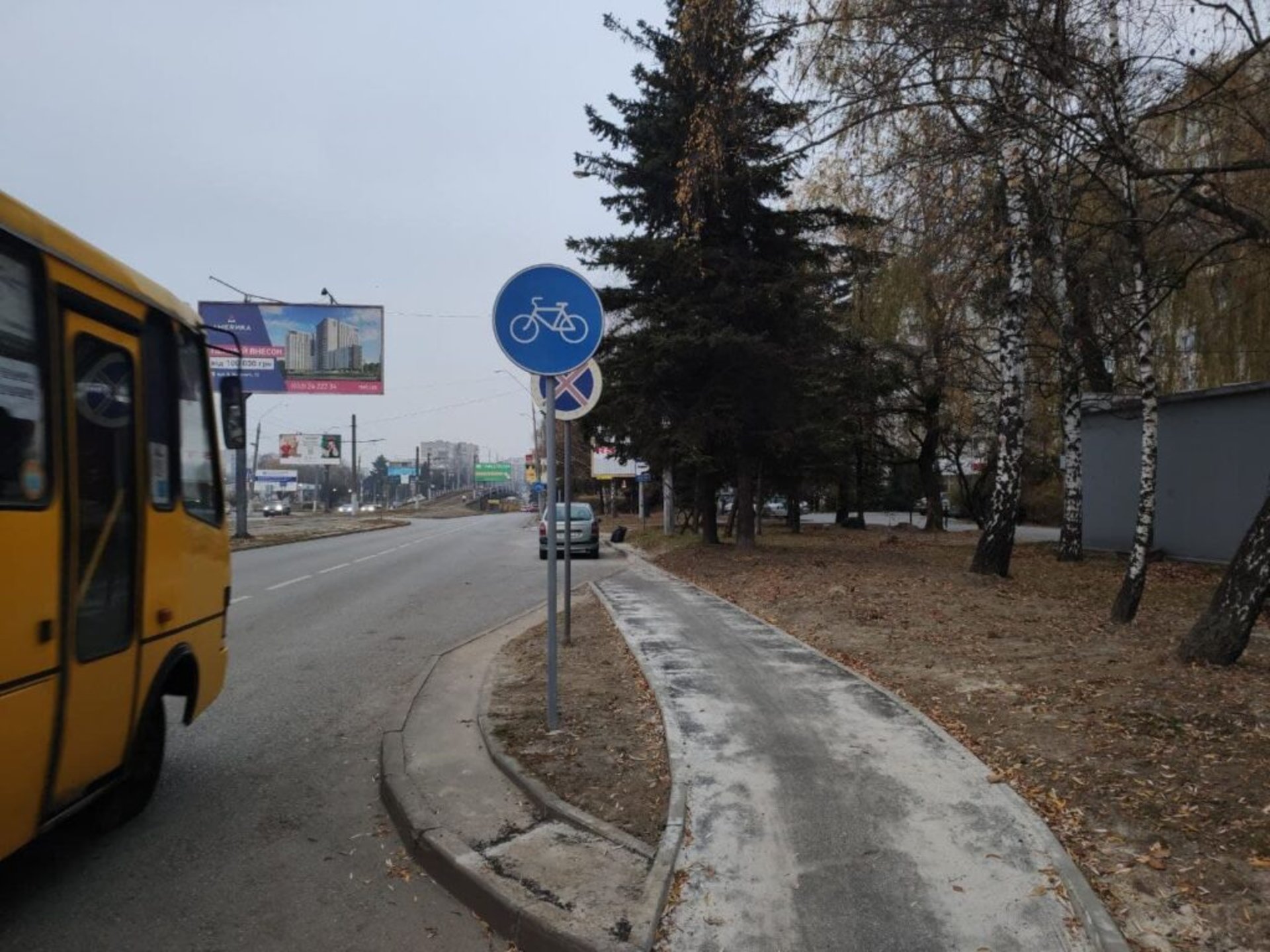 У Львові на вулиці Княгині Ольги завершили будівництво велодоріжки, фото ЛАВ