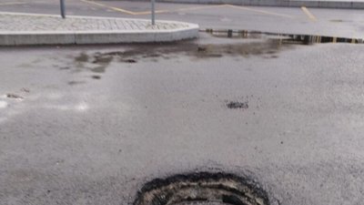У Львові біля вокзалу провалився люк (ФОТО)