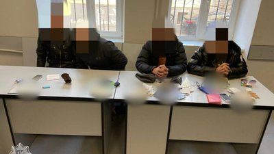У центрі Львова зупинили підозрілих осіб (ФОТО)