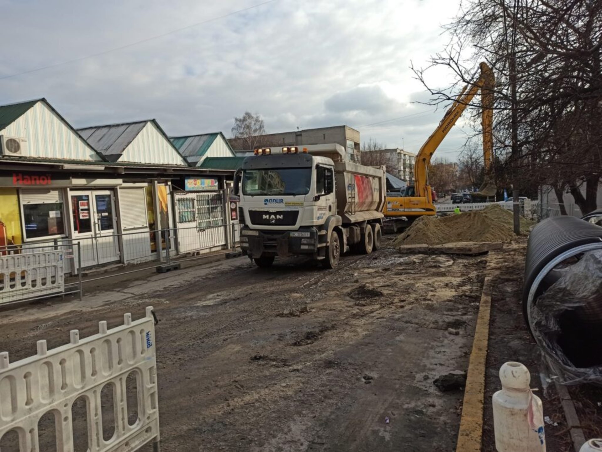 У Львові на вулиці Орлика триває ремонт дороги, фото Зручне місто