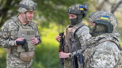 “Сотні дронів замість квітів : як на передовій  відзначають День піхоти”