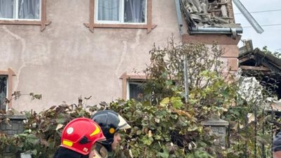 Фото з місця падіння ворожого безпілотника у Малехові