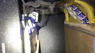 На Львівщині знайшли контрабанду в стелі автомобіля