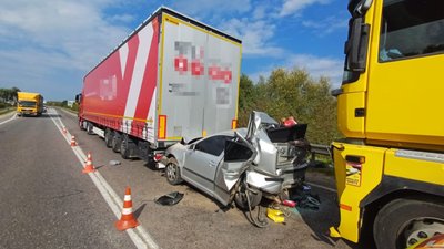 У Львові на об’їзній автомобіль перетворився на металобрухт (ФОТО)