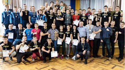 Понад 100 спортсменів змагались у чемпіонаті Львівщини з армспорту