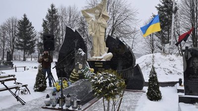 На Яворівщині вшанували пам’ять Героя України Романа Сеника