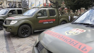 У центрі Львова презентували 100-тий Бандеромобіль