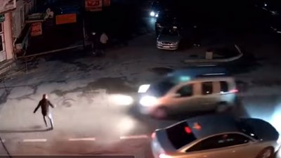 Момент ДТП: у Золочеві автомобіль збив пішохода (ВІДЕО)