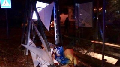 На зупинці у Львові від наїзду авто загинула жителька Жидачівщини, водій-вбивця з місця ДТП втік (ВІДЕО)