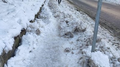 У Львові двірники Садового не чистять сніг навіть до новобудов (ФОТО)