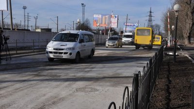 У Львові перекриють рух транспорту через залізничний переїзд