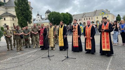 На Львівщині в останню путь провели 20-річного Героя України (ФОТО)
