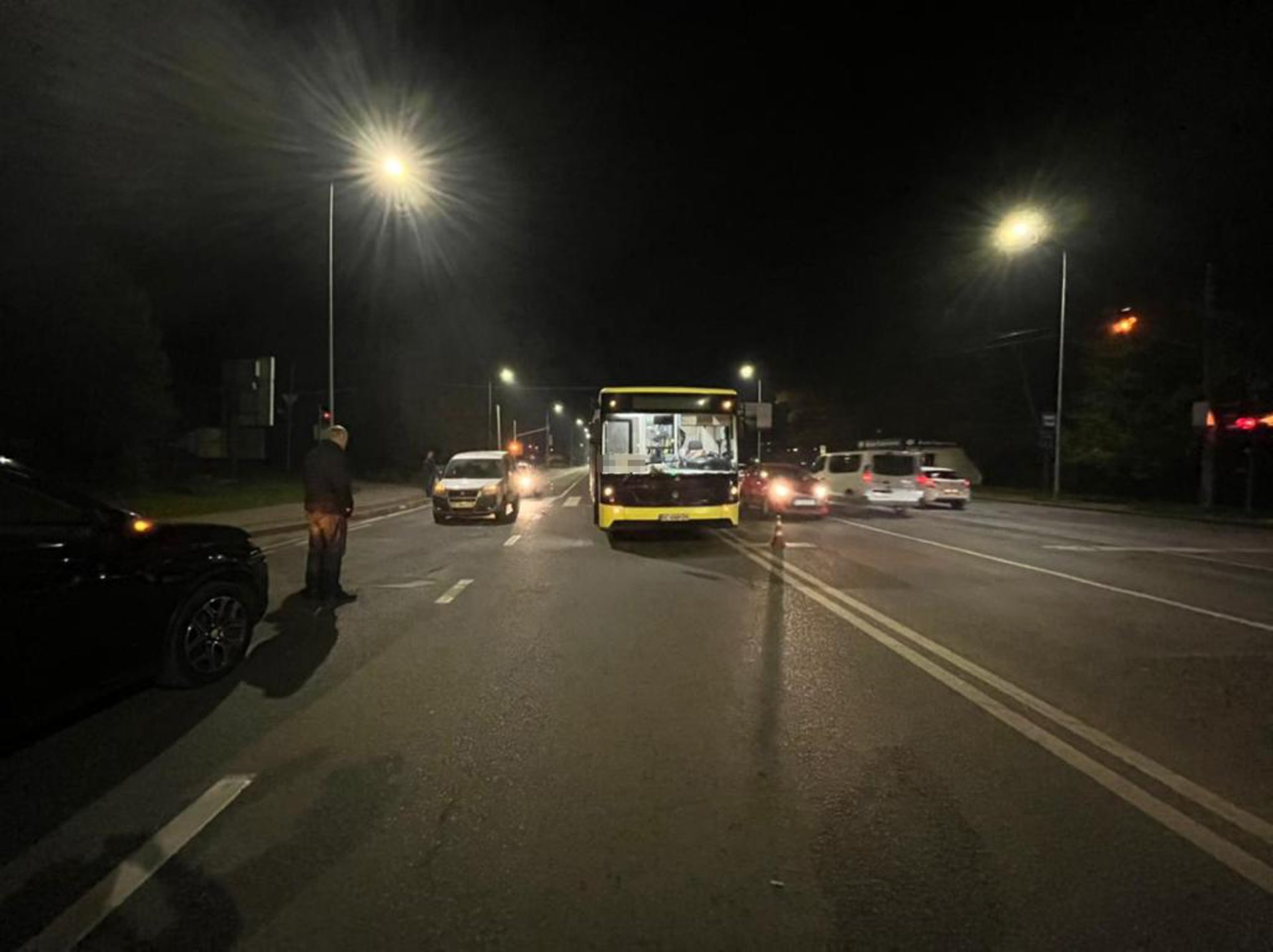 У Львові водій маршрутки наїхав на 30-річного пішохода, його госпіталізували