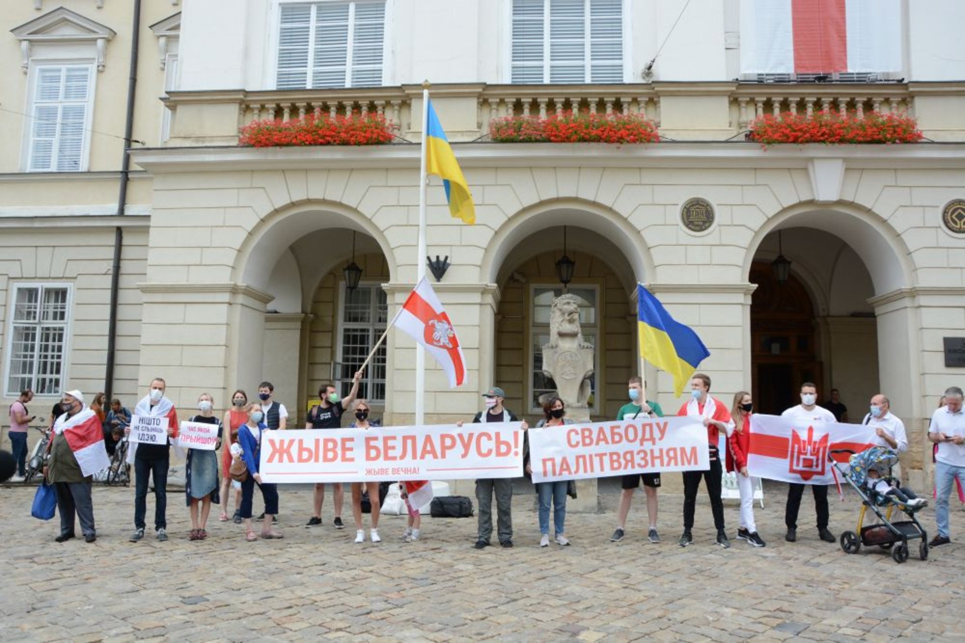 У Львові вшанували річницю початку протестів у Білорусі, фото ЛМР